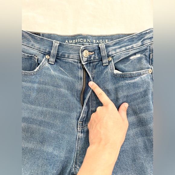 AE Relaxed Mom Jean - Picture 12 of 14